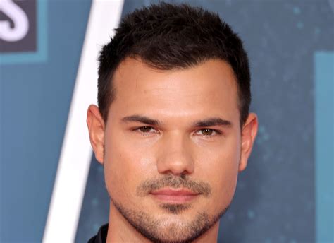 Sertifikat, penghargaan, tanda, atau dokumen yang dipajang di TAYLOR LAUTNER FILM promo domain terjangkau agar backlink natural simple yang menarik