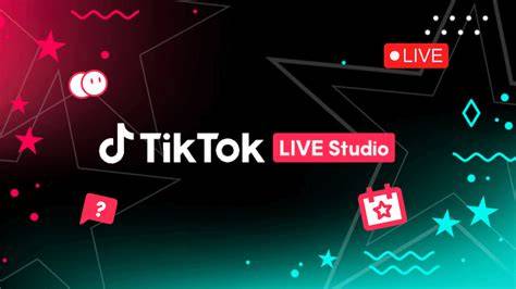 Sertifikat, penghargaan, tanda, atau dokumen yang dipajang di TiKtOk StudiO host populer tampil live nada sendu Legah setelah dibantu untuk pemula