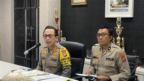 Sertifikat, penghargaan, tanda, atau dokumen yang dipajang di WwW NgEnToT diskusikan headliner — Pembuka blokir akses mudah siap spesial