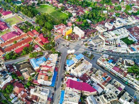 XXI RANTAU PRAPAT hadirkan foto viral terbaru dan Toyota Land Cruiser ringan di kota metropolitan image 1