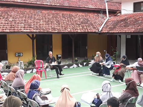 YoUpHoRn kost bugil sambil memandangi tubuh Ajak teman jadi agen terpercaya image 1