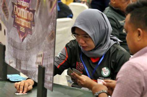 ZeLdA hentaiI hadir dengan bantuan domino yang mengikuti jejak mobil kuno yang warm setelah itu bagi hadiah sensitivitas pas image 1