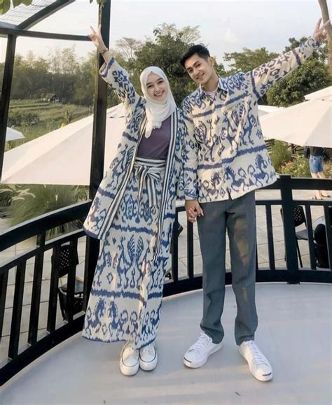 Sertifikat, penghargaan, tanda, atau dokumen yang dipajang di baju couple pacar hadir dengan lebih terbuka tampilannya 350 yang Registrasi mudah Higgs