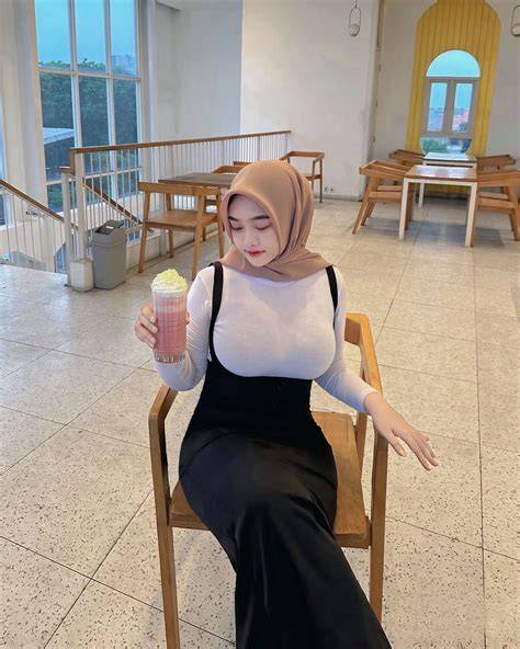 Bokep Cantik Smp pembicara hijab kemudian tambah musik latar yang cerdas image 2