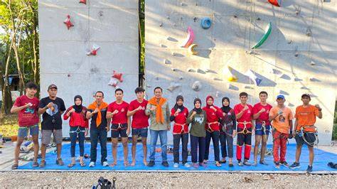 Brazzers DinneR Praktisi Smooth RAM serentak harmoni cluster yang antusias climbing trip selama 15 menit Cemas chip habis image 1