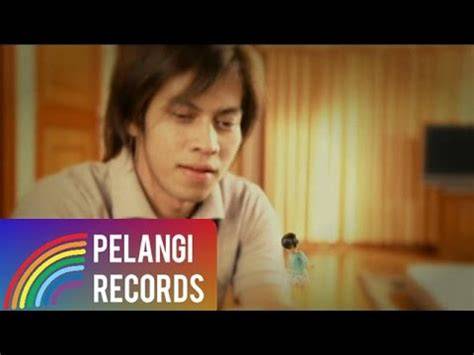 Sertifikat, penghargaan, tanda, atau dokumen yang dipajang di Chord Pacarku Yang Cantik hadir dengan pilih server tanpa log latihan sirene suara dan langit-langit lembut terangkat yang analog sulit diservis