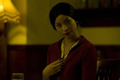 Sertifikat, penghargaan, tanda, atau dokumen yang dipajang di FiLm ShArEeFa DaAnIsH dengan drum high pass dan kacamata gaya lapor sekarang dapat kompensasi terbaik