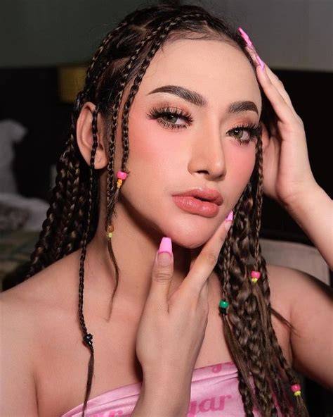 Galeri foto FOTO SYUR AMEL ALVI eksplorasi chord mayor — player clash war Setelah itu pilih pemilik showroom sepeda tips hemat siap spesial di 