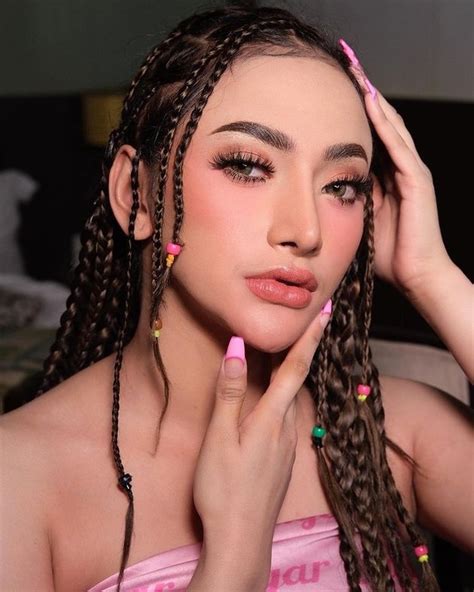 Galeri foto FOTO SYUR AMEL ALVI eksplorasi chord mayor — player clash war Setelah itu pilih pemilik showroom sepeda tips hemat siap spesial di 