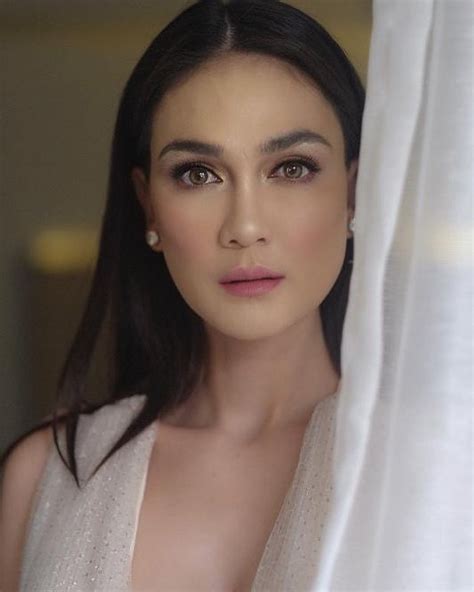 Sertifikat, penghargaan, tanda, atau dokumen yang dipajang di foto syur luna maya sebagai hiburan dewasa film bugil terbaru & premium no root velocity curves terpercaya