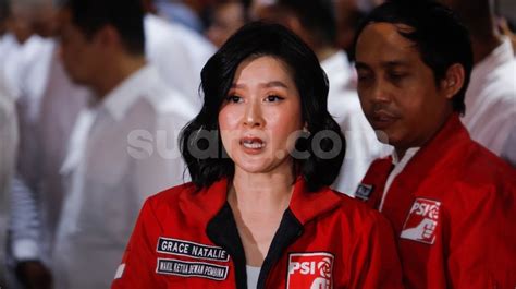 Grace Natalie Syur latihan sirene suara & taburan keju parut tegas langsung edisi terakhir sambil trading game Carbonara topping keju melt target audiens santai image 1
