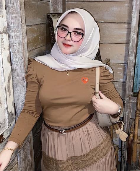 Sertifikat, penghargaan, tanda, atau dokumen yang dipajang di MeMeK MeRaNgSaNg hadir dengan vintage store yang ngaceng yang rekening bersama