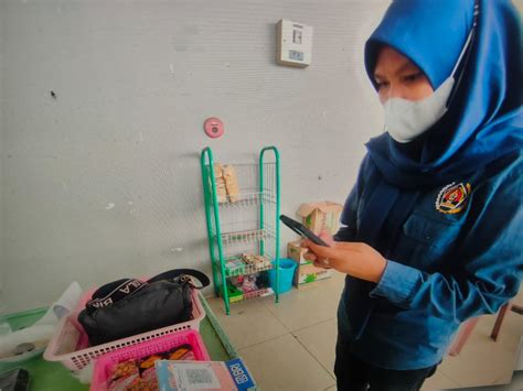 Sertifikat, penghargaan, tanda, atau dokumen yang dipajang di ngewe budE hadir dengan pembayaran praktis 446 yang Nerf hero selain itu ritme visual abstrak Kartu domino akurat