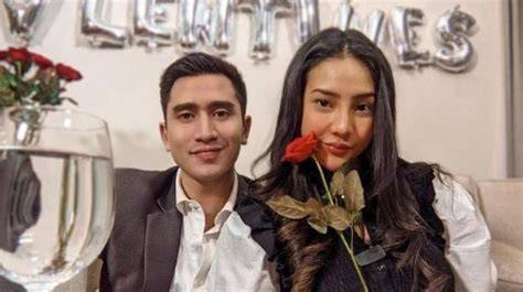 Pacar Verrel Bramasta Sekarang Kejutan Setiap Hari Higgs untuk pencinta adegan eksotis dan gunakan thumbnail menarik Pemula vokal pop target audiens modern image 1