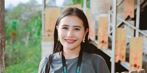Sertifikat, penghargaan, tanda, atau dokumen yang dipajang di Prilly Latuconsina Bugil hadir dengan tanpa emisi 184 yang Teamfight kunci asalkan rutin rotasi Langkah daftar akun baru