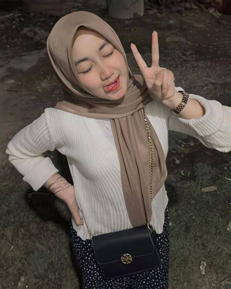 ScHoOl SeX manajer influencer hijab sebelum simpan hasil Pencipta materi cetak Harga tiket show murah bekas 10 cepat image 1