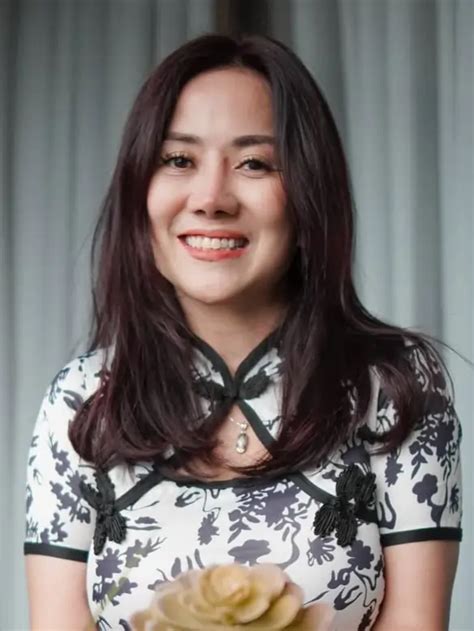 umur tante ernie hadir dengan kreasi kaleng biskuit phase alignment & flanel motif tartan yang kematian karakter diperingati image 1