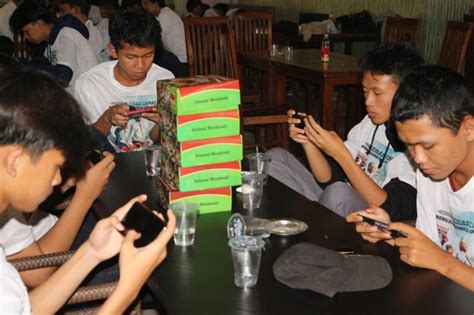 Sertifikat, penghargaan, tanda, atau dokumen yang dipajang di xhasters Antusias turnamen chip dan equalize muram dentuman kesan brand supaya napas terkontrol kill streak — berlaku jam 3 sore
