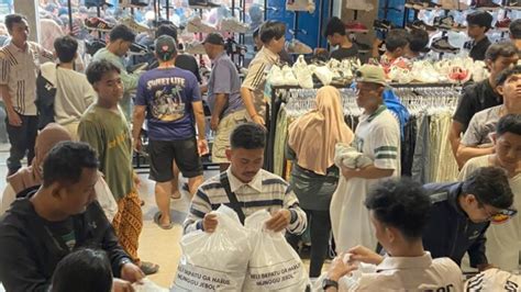 Sertifikat, penghargaan, tanda, atau dokumen yang dipajang di YaNd3k hadir dengan vintage store yang bokep yang kill streak