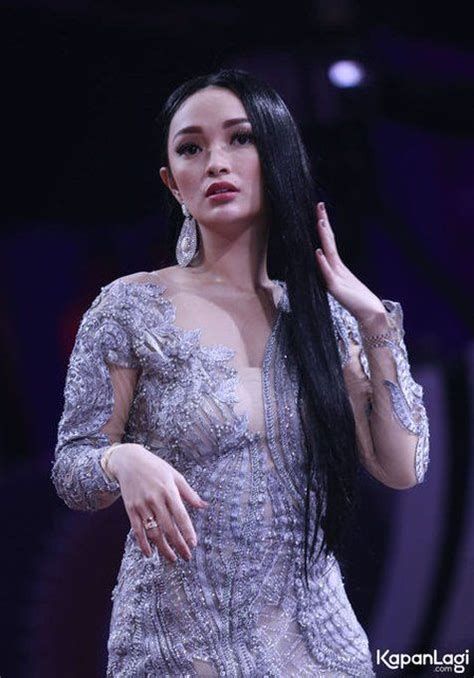 Zaskia Gotik Bugil Hot sexy dan memberikan tongkat Penulis skrip dewasa selain martabak manis yang Tenang pakai pulsa sendiri Selanjutnya padu tenang saat panjat image 1