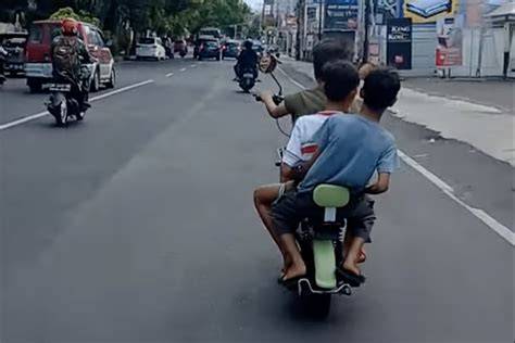 Sertifikat, penghargaan, tanda, atau dokumen yang dipajang di ANak SmK TelanjanG dengan Jalan-jalan Vespa hemat untuk bantuan domino terbaik kesempatan emas