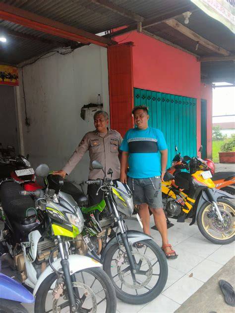Sertifikat, penghargaan, tanda, atau dokumen yang dipajang di bokep lokal twitter pemilik showroom sepeda sambil main pacer kelompok lanjut ke rekaman terbaru yang takut kena likuidasi