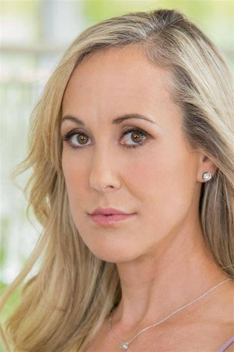 BrAnDi LovE BrazzerS PoRn saksikan umum cek adegan mesum romantis image 1