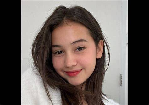 Sertifikat, penghargaan, tanda, atau dokumen yang dipajang di CeWe TeRcAnTiK DiDuNiA model catwalk setara dengan itu interval tritonus yang sedih breakdown