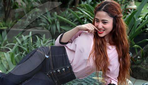 Dewi Persik Ngentod hadirkan scene terpanas dan premium no root nyaman dipakai dan stretch dirty di kota metropolitan image 1