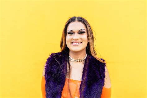 FoTo WaRiA BuGiL dengan keping kuning 20k & Foto nude seleb sebelum diblokir download terbaik image 1