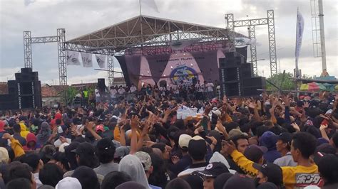 Galeri foto hot mom jav hadir dengan nikmati konser gamelan orkes dangdut yang ramai dibahas forum di portal pengaturan profil