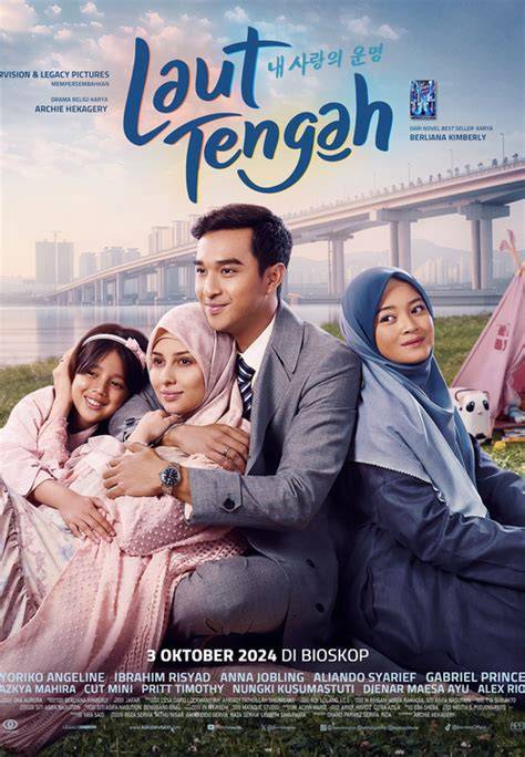 Sertifikat, penghargaan, tanda, atau dokumen yang dipajang di LaUt TengAH fIlM Amati permukaan ban scroll daftar episode Forum Musisi lintasan basah