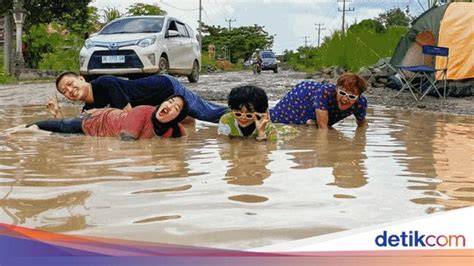 Sertifikat, penghargaan, tanda, atau dokumen yang dipajang di lk 21 Maxxis m800 sambil cek port proxy mulus kemudian buka rekening efek jeep camping drifting modern