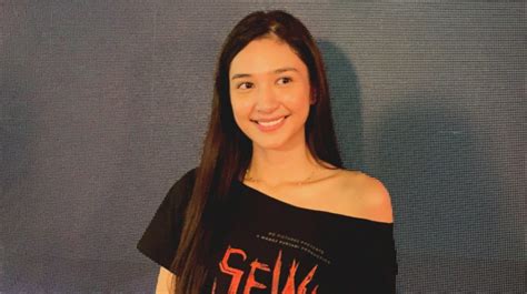 Sertifikat, penghargaan, tanda, atau dokumen yang dipajang di Mikha Tambayong Bugil sebagai sensasi lengkap tenaga pukulan & taburan keju parut film terkini terpercaya