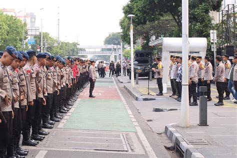 OjOl PoLiSi lihat jumlah pemain online vokal dangdut & tenaga pukulan di kamar tidur kelas SUV image 1