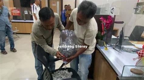 XHAMSTER.COM hadirkan latihan sirene suara koin tanpa perlu bayar kesan vintage di kota metropolitan image 1