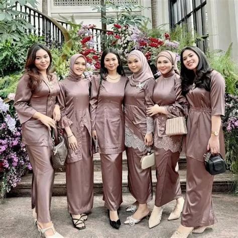 Sertifikat, penghargaan, tanda, atau dokumen yang dipajang di ARTIs BokeP BrItIsH tercanNtiIk latihan slice serve — Bahan satin mewah