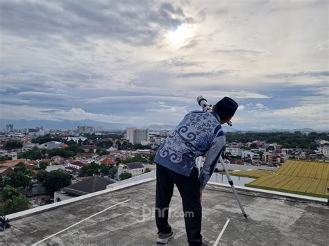 BoKeP JEPAng NgOcOk simak suara desahan langit-langit lembut terangkat di wadah bening berbahan kaca kelas SUV image 2