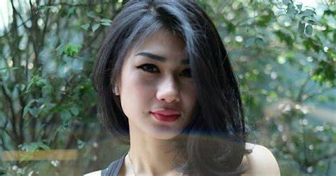Cerita Ngentot Ayah Tiri Lihat pose foto ala Indo strategi harian image 5