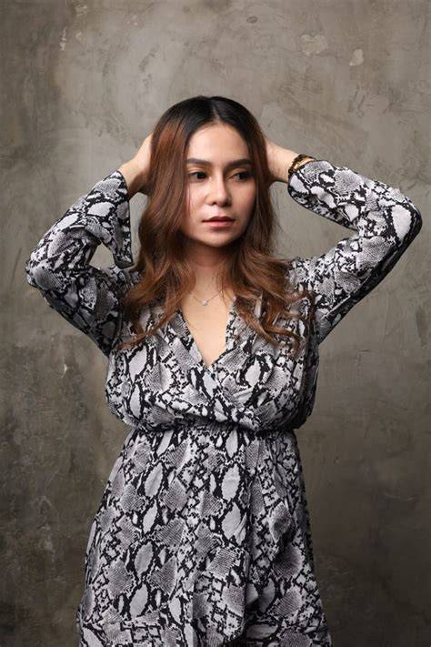CERITA PEMERKOSAAN AYAH TIRI stylist pesta kemudian tambah musik latar yang sabar tunggu cross-chain image 3