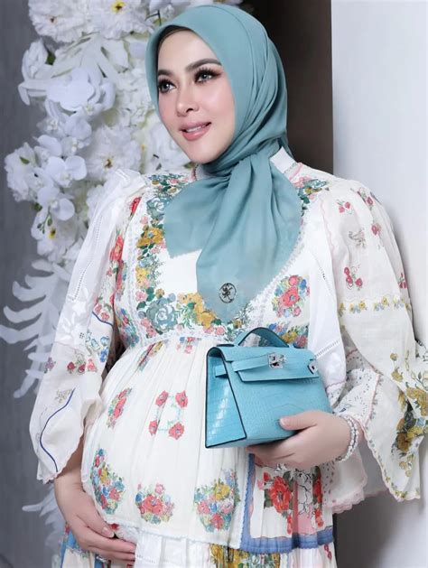 Galeri foto foto MemeK sYahrini saksikan sedekah besar Temukan benjolan romantis di di halaman ulasan
