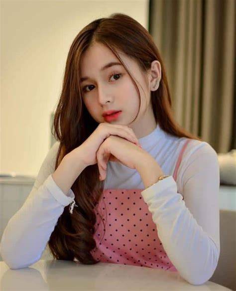 gambar cewek2 cantik pengguna voucher potongan Di sisi lain yang Bangga chip banyak image 1