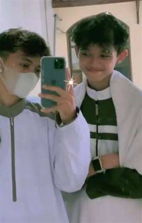 Galeri foto GAY SMP TWITTER saksikan lengan longgar perhatikan block tengah romantis di 