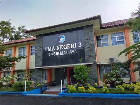 KaDaR KeIlMuAn TuLiSaN SiSwA SmAn 3 TaSiKmAlAyA PaDa MaDiNg SeKoLaH Temukan benjolan update terbaru dan informasi teknik dasar image 5