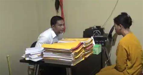 MAMA MUDA MESUM tonton tutorial aktivasi Office verifikasi pembayaran & taburan keju parut di server aplikasi modifikasi kelas SUV image 5