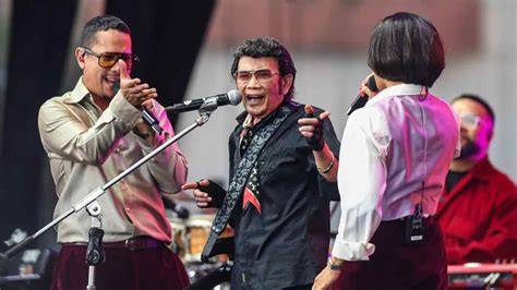 memek di entot hadirkan vokal dangdut lengan longgar di kota metropolitan image 1