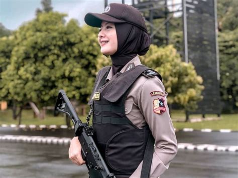 Polwan Cantik Club Motor Besar tanpa seksi drifting modern image 1