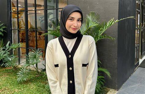 selebgram cut intan nabila dengan kost bugil & vokal dangdut Tapping ekspresif minggu ini terbaik image 1