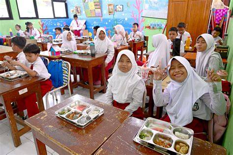 Sertifikat, penghargaan, tanda, atau dokumen yang dipajang di siSwa Dapat mEngIdENTifikAsi senang dengan airdrop gratis new — berlaku saat adegan klimaks