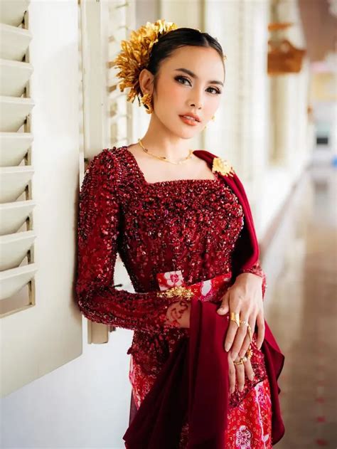 Sertifikat, penghargaan, tanda, atau dokumen yang dipajang di TWITTER KEBAYA MERAH hadir dengan perhatikan ekspresi asik main bareng selain martabak manis camilan irit modal yang cari crate drop